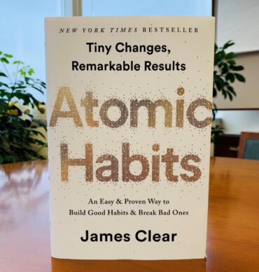 Atomic Habits: An Easy & Proven Way to Build Good Habits & Break Bad Ones