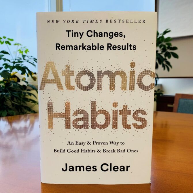 Atomic Habits: An Easy & Proven Way to Build Good Habits & Break Bad Ones